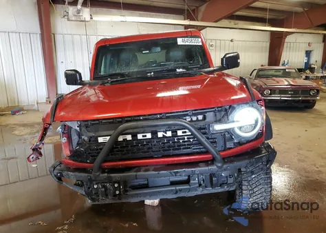 2023 Ford Bronco Base z USA, uszkodzony, nr VIN 1FMEE5DP1PLB74756